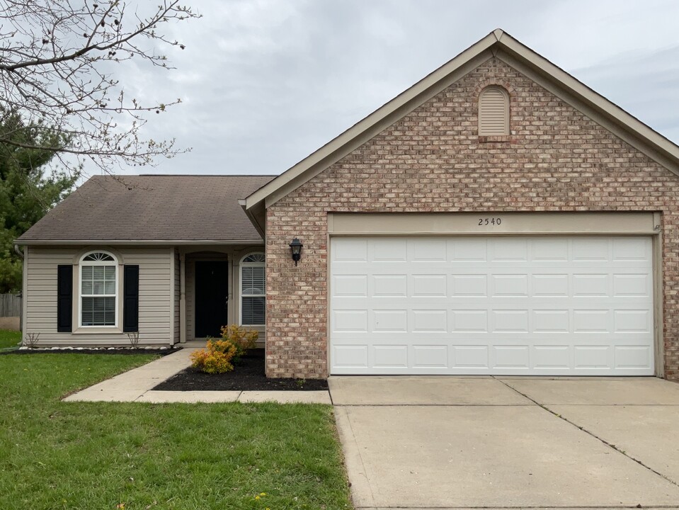 2540 Abalone Dr in Indianapolis, IN - Building Photo