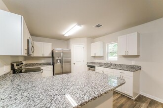 15605 Del Norte Dr in Conroe, TX - Foto de edificio - Building Photo