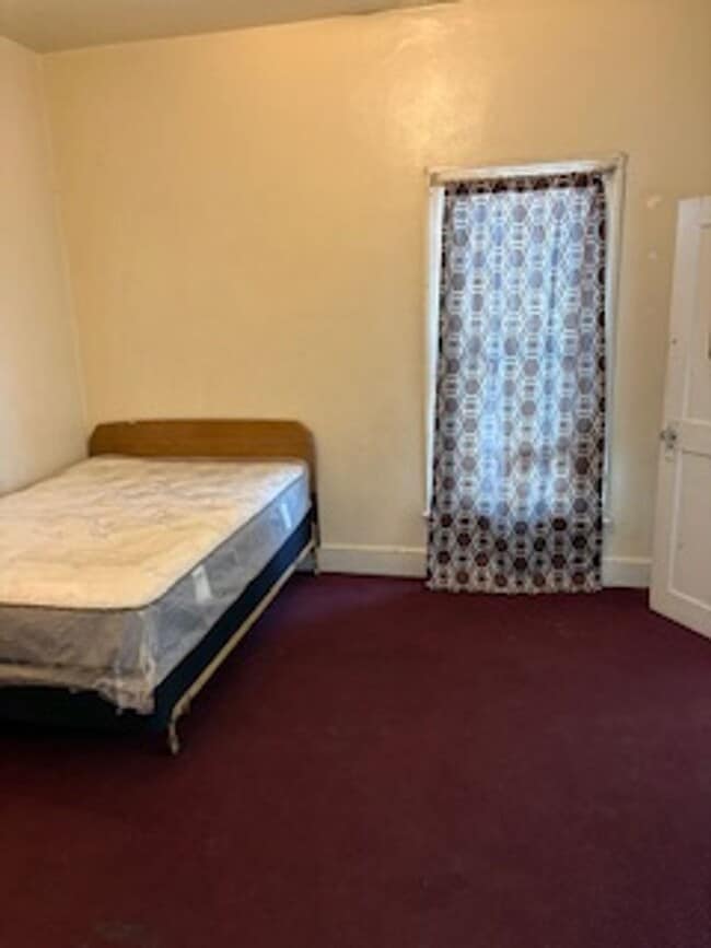 305 1/2 Ricker St in Waterloo, IA - Foto de edificio - Building Photo