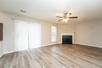 6520 Eastbriar Dr in Lithonia, GA - Building Photo - Building Photo