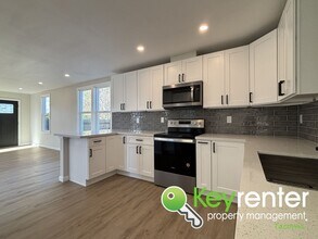 7045 S Montgomery St in Tacoma, WA - Building Photo - Building Photo