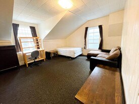 422-424 E State St in Ithaca, NY - Building Photo