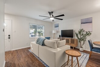 8 Grove St in Charleston, SC - Building Photo - Building Photo