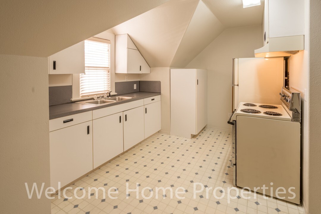 406 SE 6th St in College Place, WA - Building Photo