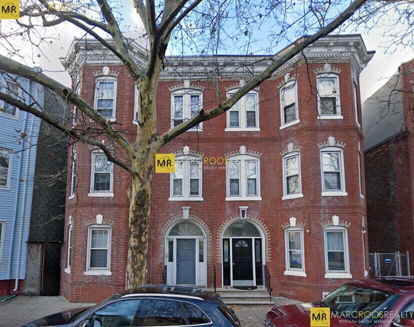 326 Chelsea St in Boston, MA - Building Photo