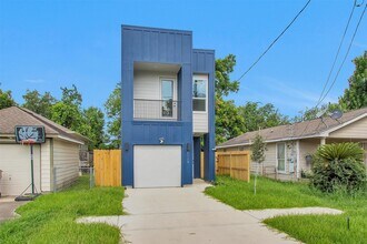 2413 Harlem St in Houston, TX - Building Photo - Building Photo