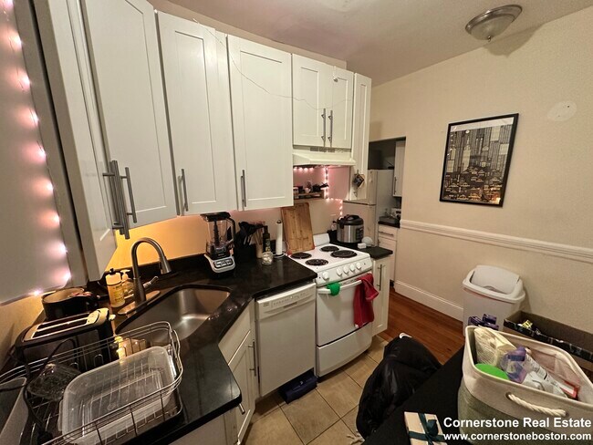 65 Burbank St, Unit 18 in Boston, MA - Foto de edificio - Building Photo