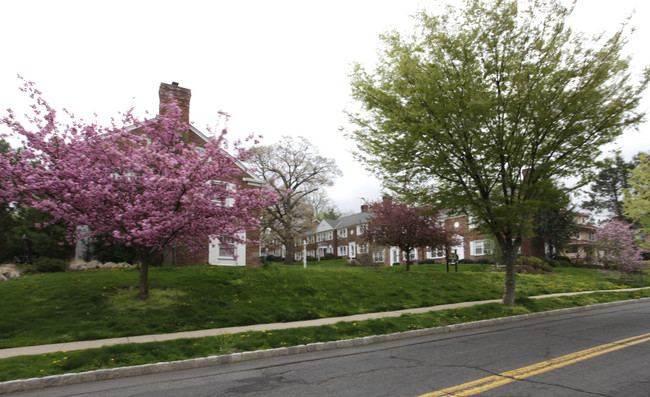 Kent Court in Summit, NJ - Foto de edificio - Building Photo