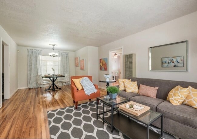 319 Mink Dr in San Antonio, TX - Building Photo - Building Photo