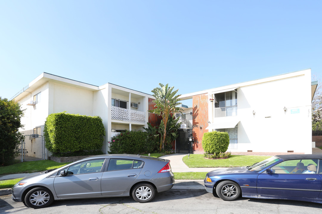 Le Soleil Apartments in Canoga Park, CA - Building Photo