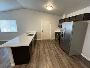 1550 N Tinitun Cir in Wasilla, AK - Building Photo - Building Photo