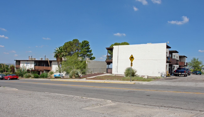 5252 Carousel Dr in El Paso, TX - Building Photo - Building Photo