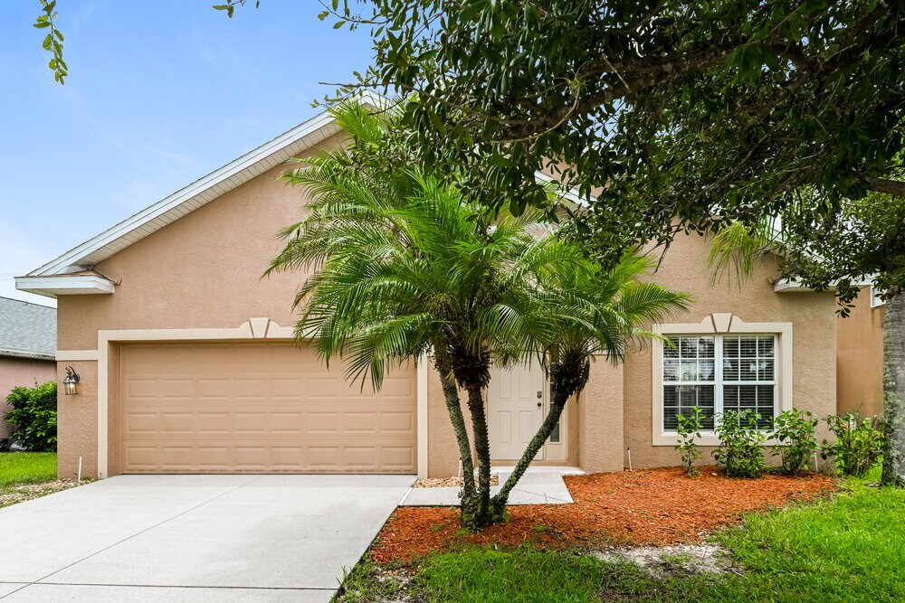 11486 Lake Cypress Loop in Ft. Myers, FL - Building Photo