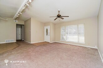106 Furlong in Universal City, TX - Building Photo - Building Photo
