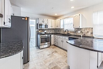 812 Parkside Blvd in Claymont, DE - Building Photo - Building Photo