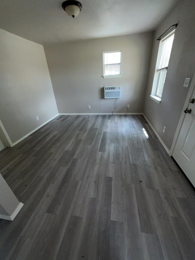 1315 SW E Ave in Lawton, OK - Building Photo - Building Photo