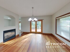 11405 W Laketowne Dr in Albertville, MN - Building Photo - Building Photo
