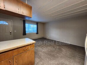 3137 Raspberry Rd in Anchorage, AK - Building Photo - Building Photo