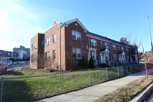 1911 M St NE in Washington, DC - Building Photo - Building Photo