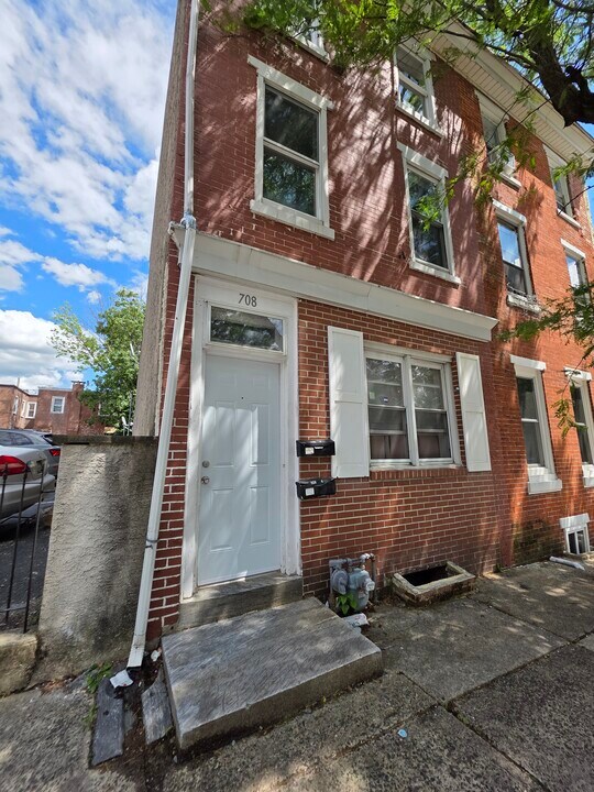 708 Swede St, Unit 2 in Norristown, PA - Building Photo
