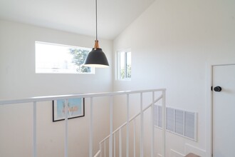24 Park Ave in Venice, CA - Building Photo - Interior Photo