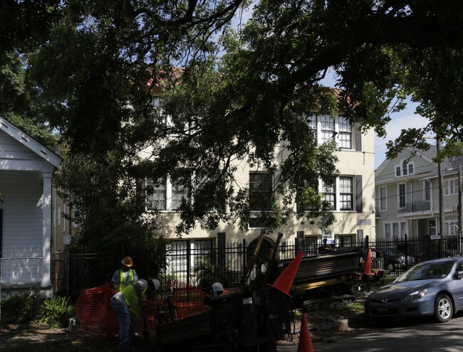 Campus Walk in New Orleans, LA - Foto de edificio - Building Photo