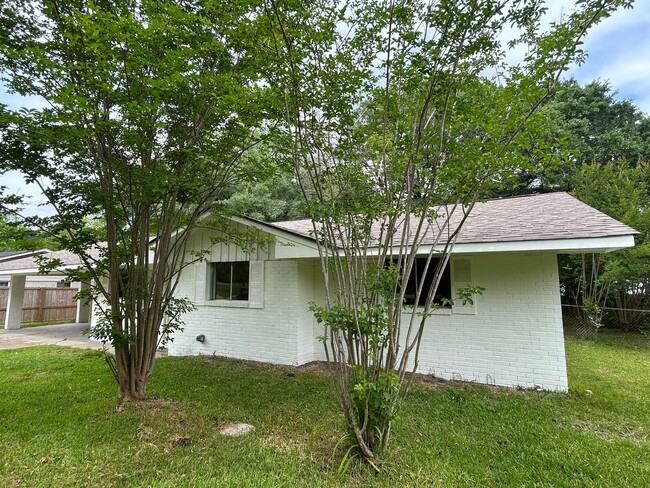 property at 810 Louis Wilson Dr