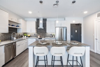 The Royal Blue in Mineola, NY - Foto de edificio - Interior Photo
