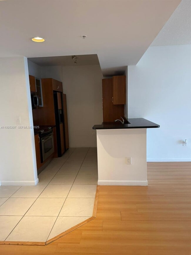 18800 NE 29th Ave, Unit 1008 in Miami, FL - Foto de edificio - Building Photo