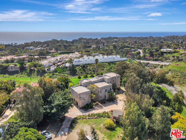 28811 Pacific Coast Hwy in Malibu, CA - Building Photo - Building Photo