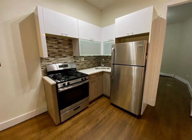 88 Harman St, Unit 2 in Brooklyn, NY - Building Photo - Building Photo
