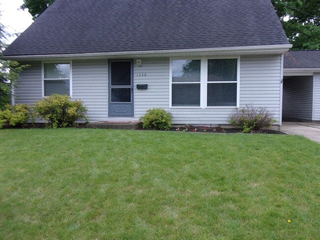 1536 Briarwood Cir in Cuyahoga Falls, OH - Building Photo - Building Photo