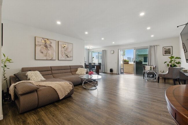 property at 5400 Lindley Ave