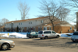 Woodland Square Apartments in Pontiac, MI - Building Photo - Building Photo