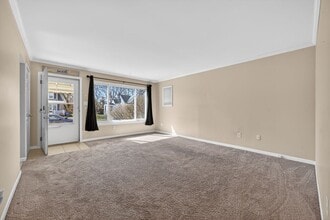 35046 Rosslyn St in Westland, MI - Building Photo - Building Photo