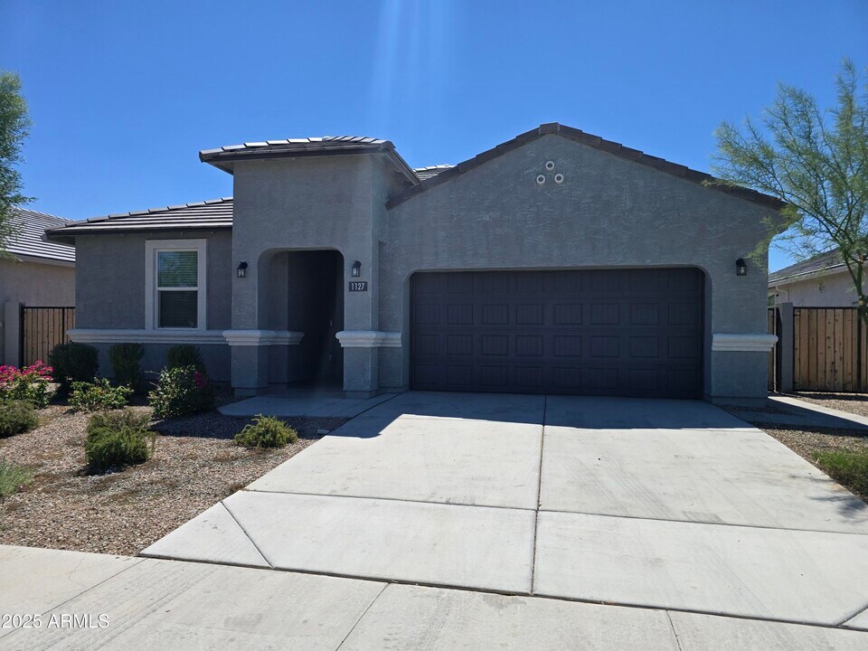 1127 West Sand Canyon Court in Casa Grande, AZ - Building Photo