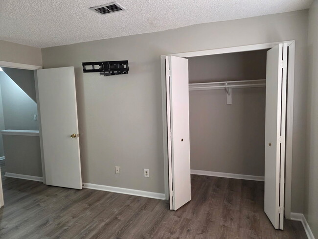 2031 Pine Chace Ct in Tampa, FL - Foto de edificio - Building Photo