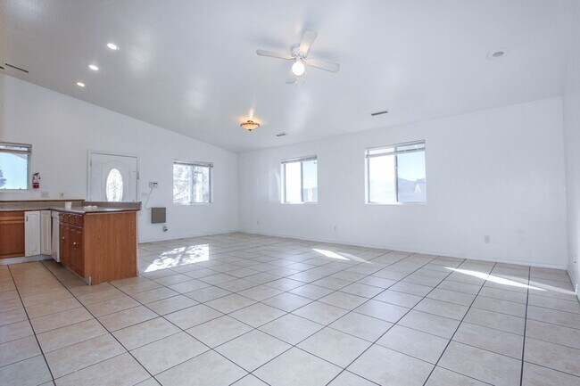 1950 Emerald Dr-Unit -House in Prescott, AZ - Building Photo - Building Photo