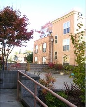 Ritzdorf Court Apartments in Portland, OR - Foto de edificio - Building Photo