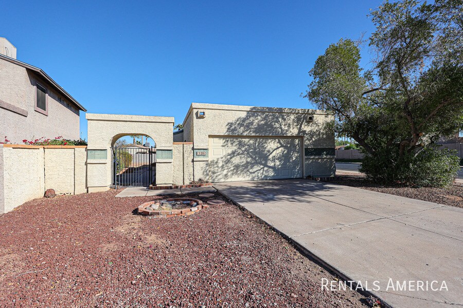 630 E Jensen St in Mesa, AZ - Building Photo