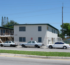 Ingram Portfolio in Opa Locka, FL - Foto de edificio - Building Photo