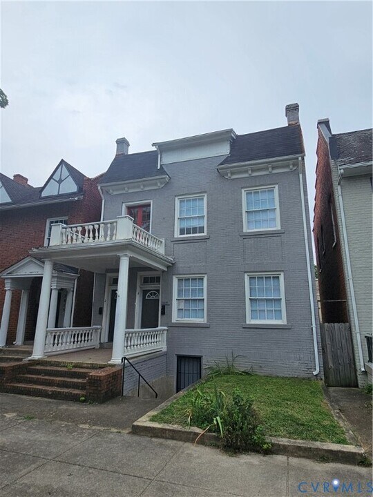2817 W Grace St in Richmond, VA - Building Photo
