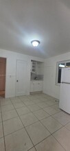 317 W 36th St-Unit -2 in Hialeah, FL - Building Photo - Building Photo