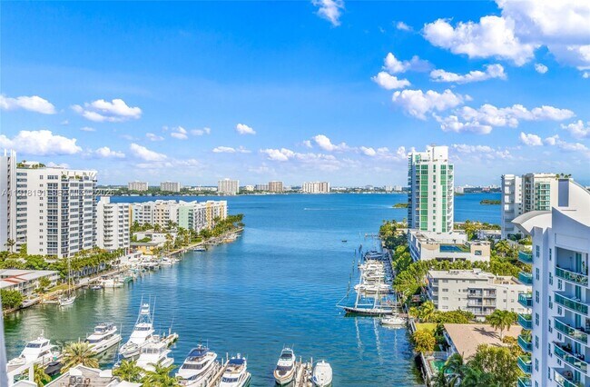 7900 Harbor Island Dr in Miami Beach, FL - Building Photo - Building Photo