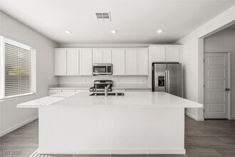 8327 Aurora Rdg Ave in Las Vegas, NV - Building Photo - Building Photo