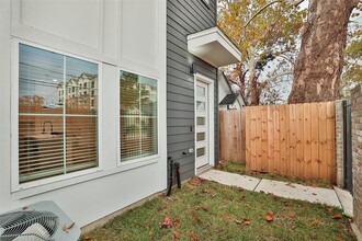 308 Neyland St in Houston, TX - Foto de edificio - Building Photo