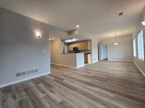 Chloe Park in Birmingham, MI - Foto de edificio - Building Photo