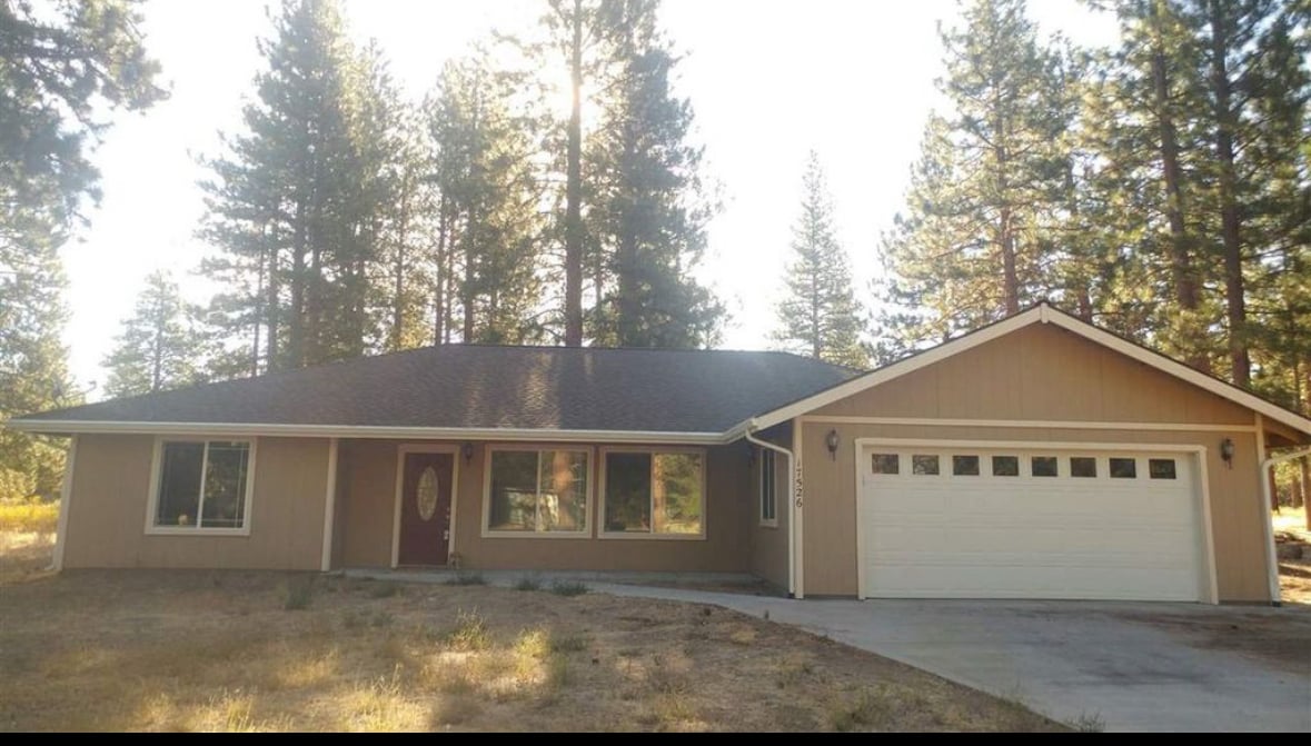 17526 Fisher Rd in Weed, CA - Building Photo