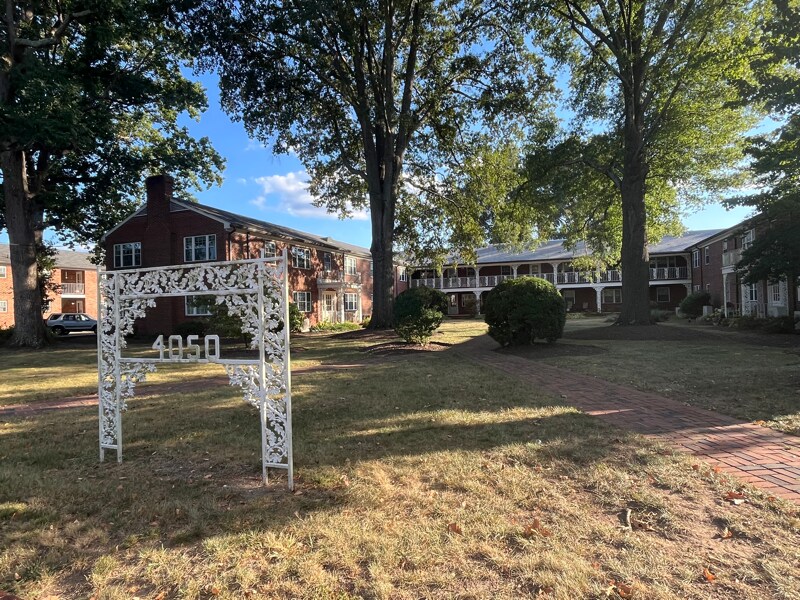 4050 Forest Hill Ave in Richmond, VA - Foto de edificio