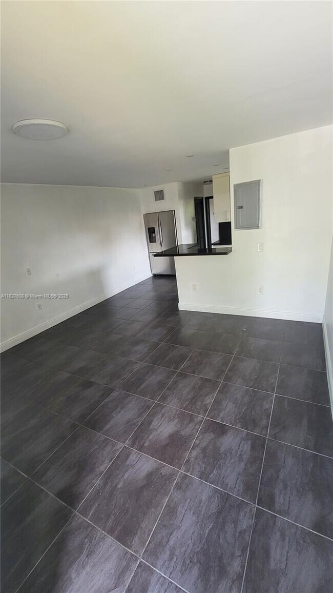 3042 NW 27th St in Miami, FL - Building Photo - Building Photo